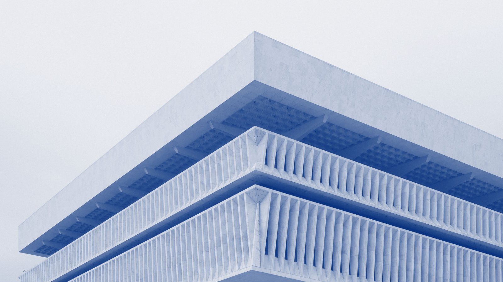 Contactez usuel.ai pour votre projet d'IA générative - Architecture moderne symbolisant notre approche structurée